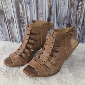 Naturalizer Tan Strappy Sandals Size 8.5W